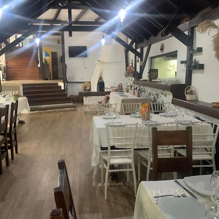 No Comment Rustic Hotel Curtea De Arges Bagian luar foto