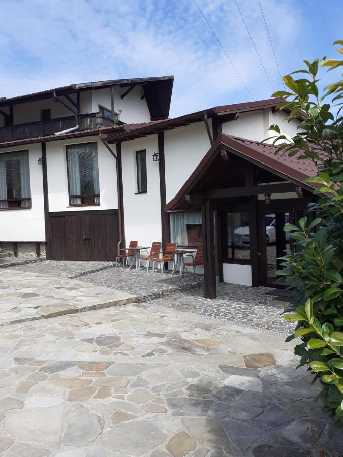 No Comment Rustic Hotel Curtea De Arges Bagian luar foto