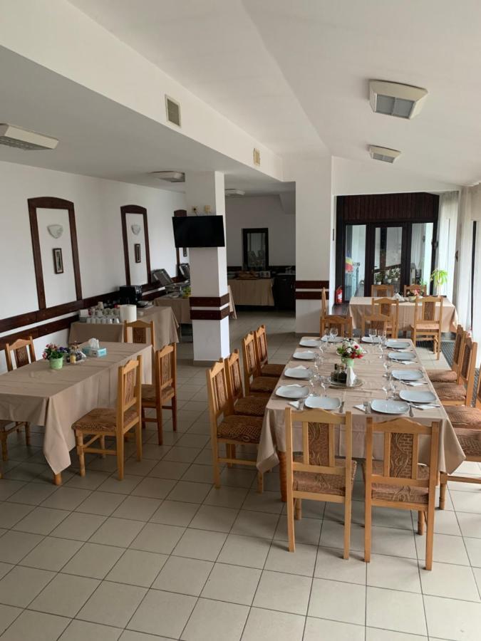 No Comment Rustic Hotel Curtea De Arges Bagian luar foto