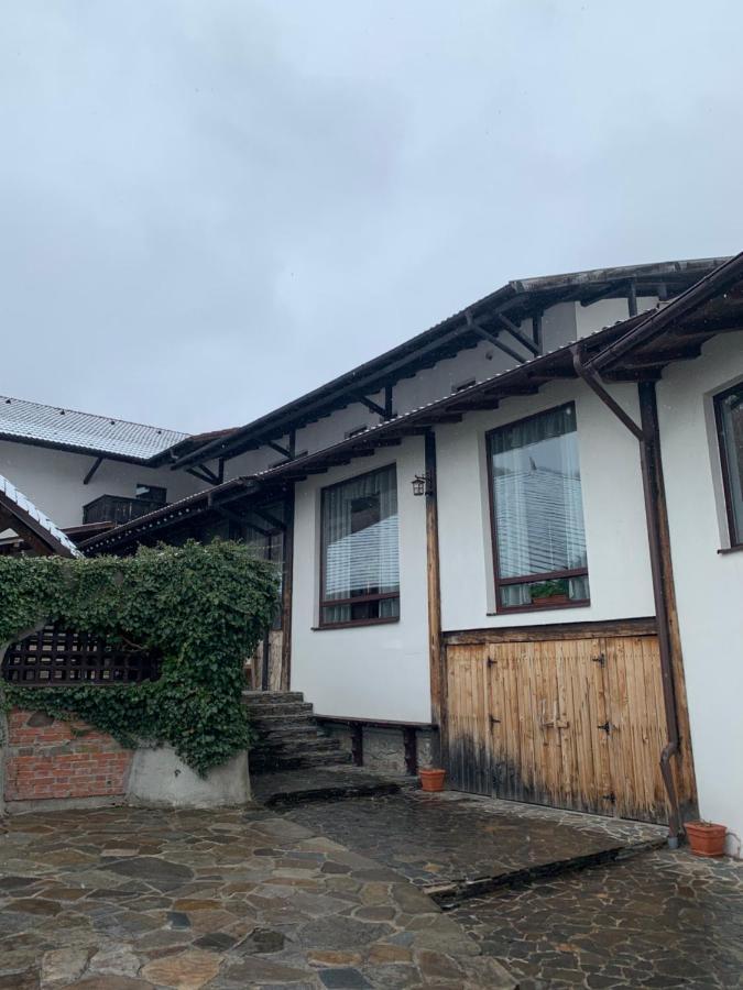 No Comment Rustic Hotel Curtea De Arges Bagian luar foto