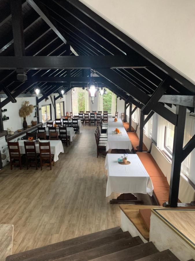 No Comment Rustic Hotel Curtea De Arges Bagian luar foto