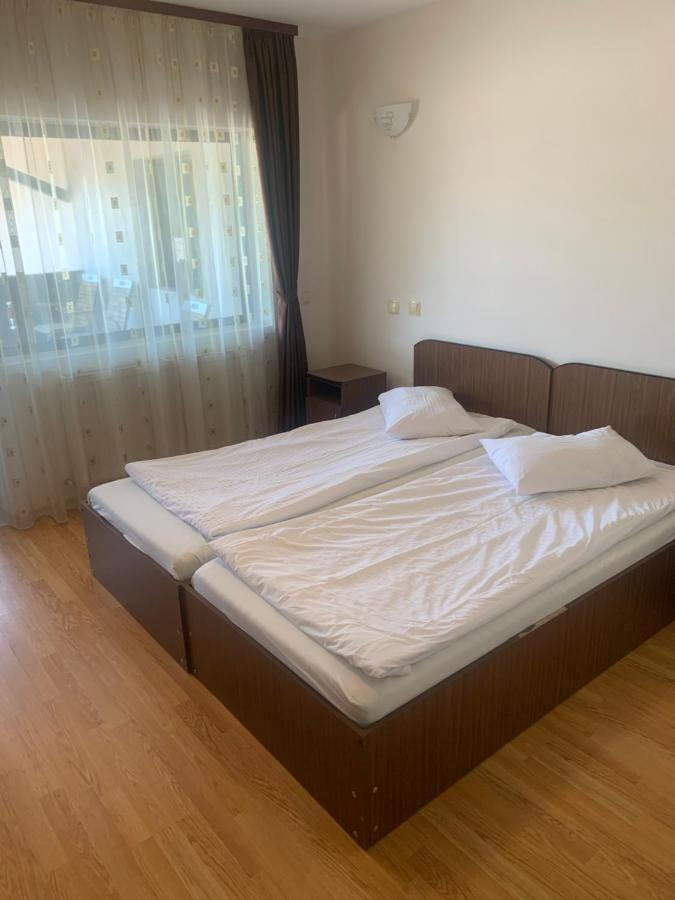 No Comment Rustic Hotel Curtea De Arges Bagian luar foto