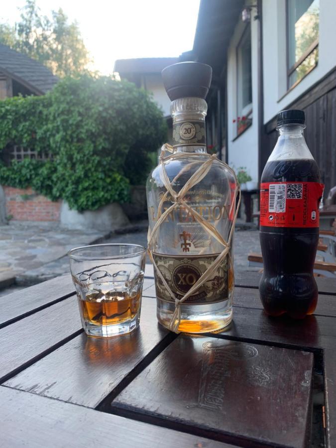No Comment Rustic Hotel Curtea De Arges Bagian luar foto