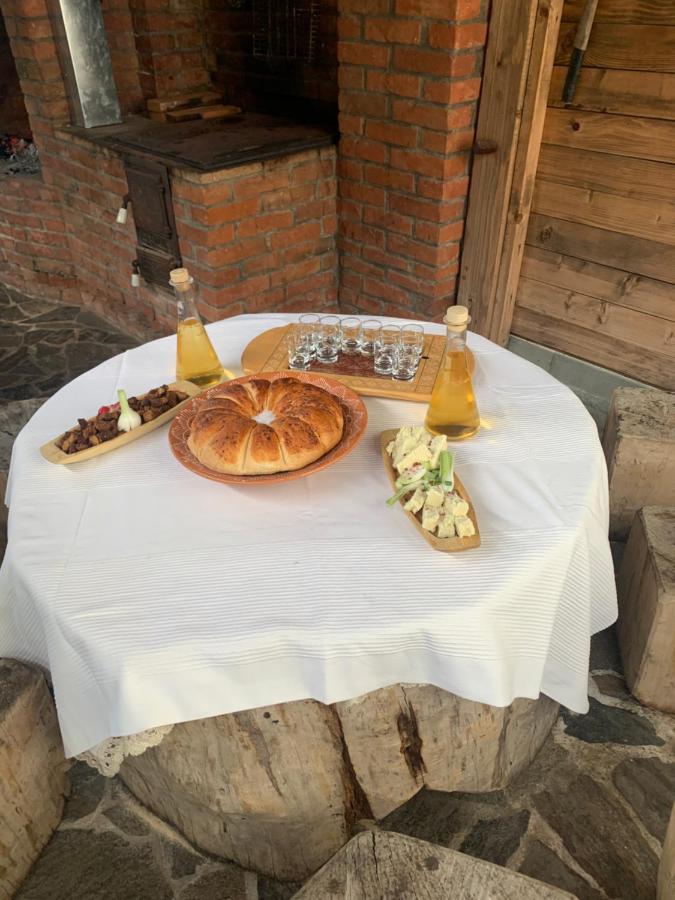 No Comment Rustic Hotel Curtea De Arges Bagian luar foto