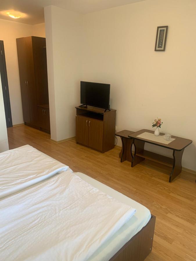 No Comment Rustic Hotel Curtea De Arges Bagian luar foto