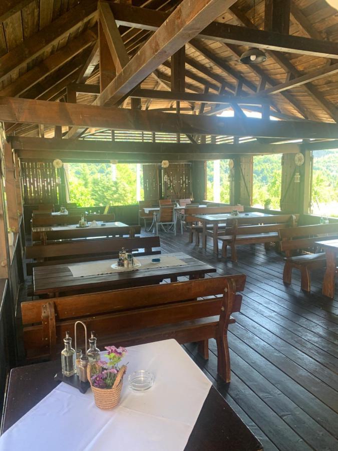 No Comment Rustic Hotel Curtea De Arges Bagian luar foto