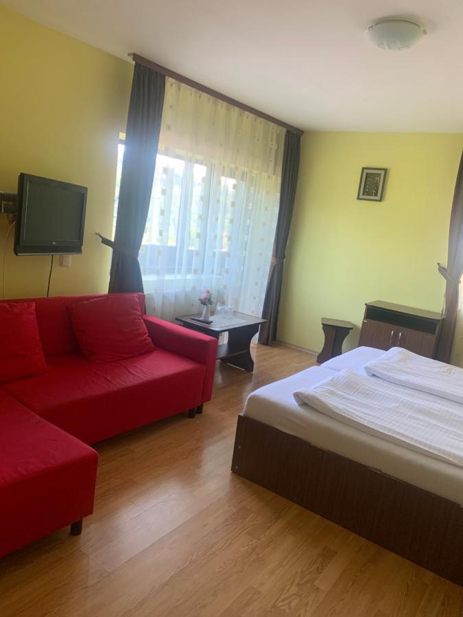 No Comment Rustic Hotel Curtea De Arges Bagian luar foto