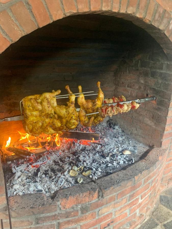 No Comment Rustic Hotel Curtea De Arges Bagian luar foto