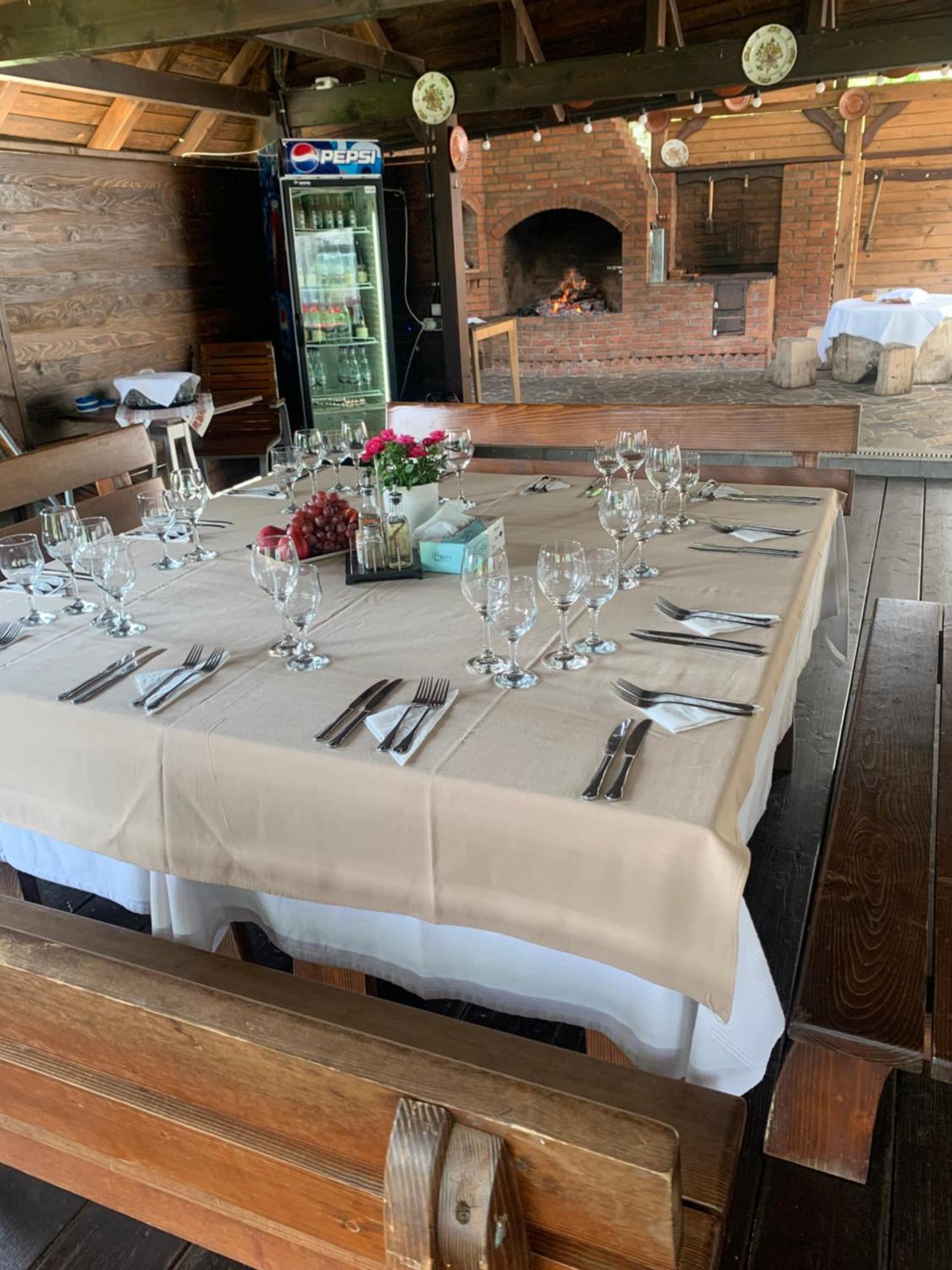 No Comment Rustic Hotel Curtea De Arges Bagian luar foto